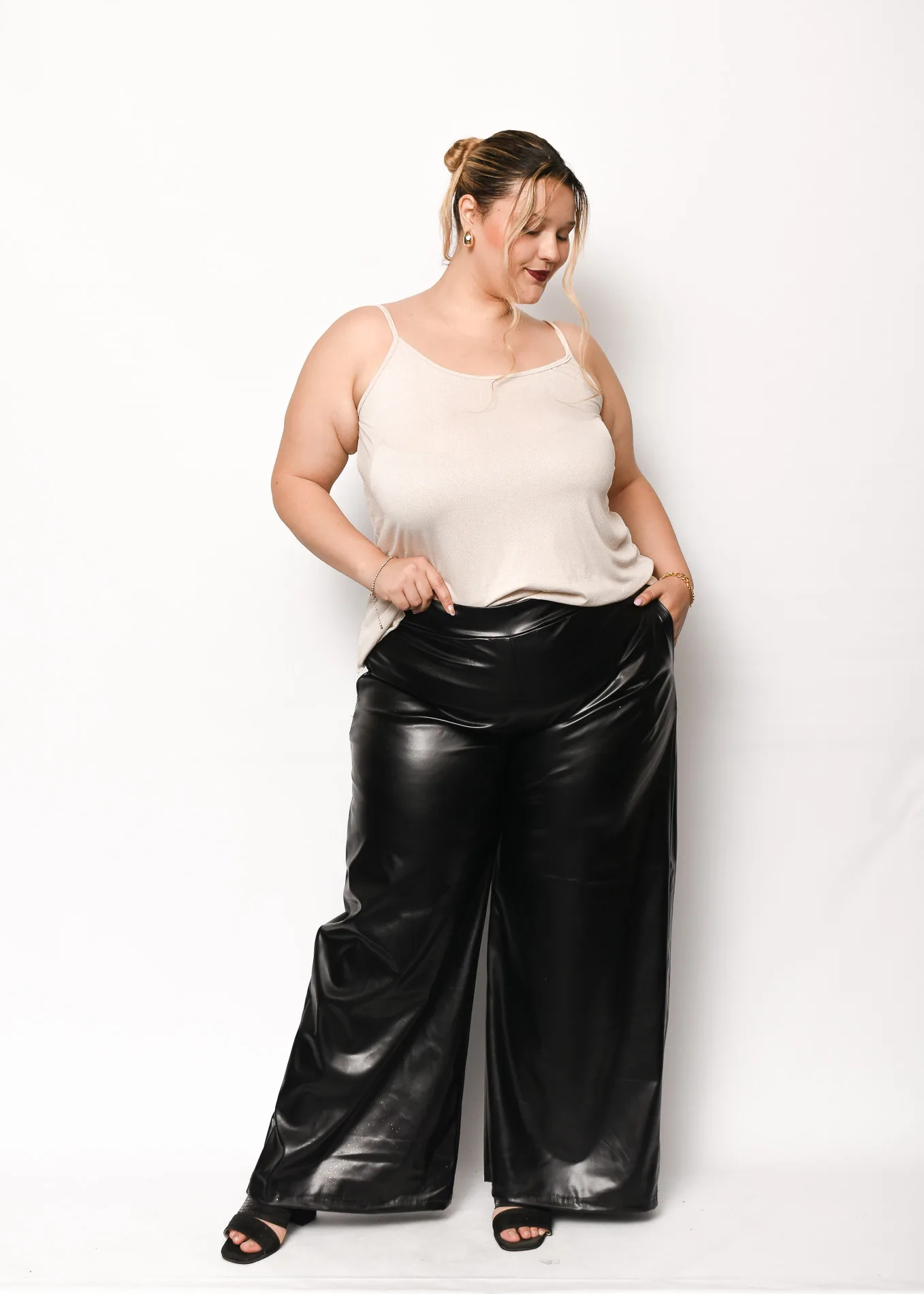 6509 PANTALON WIDE LEG ENGOMADO